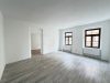 zentrale 3- RWE mit Balkon und separater Küche ! - Helles Wohnzimmer mit Balkon