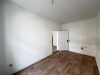 zentrale 3- RWE mit Balkon und separater Küche ! - Leerer Raum mit Fliesenwand