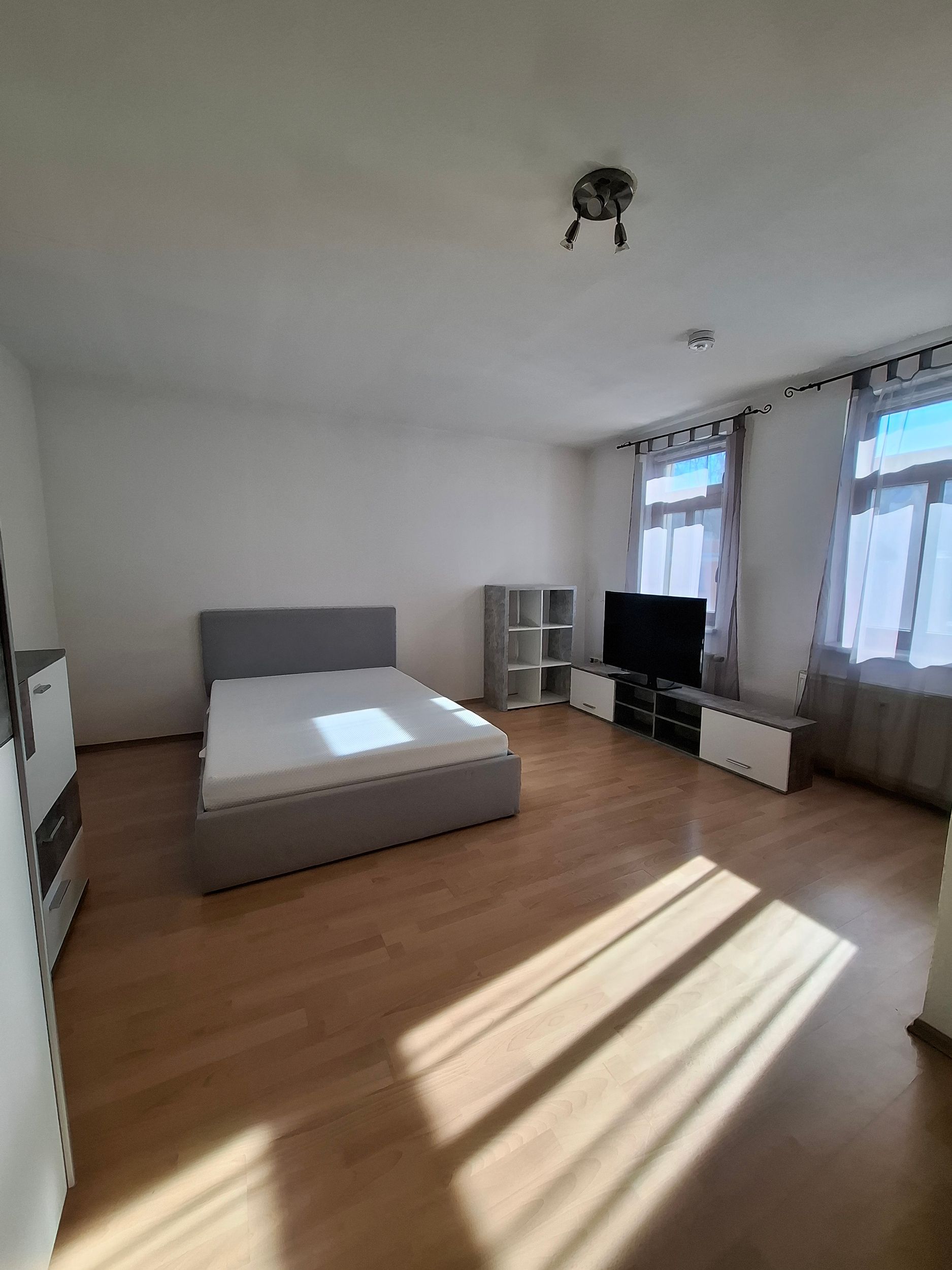 kleine 1- Raumwohnung im Zentrum von Görlitz ! (möbliert & Einbauküche möglich ) 02826 Görlitz, Dachgeschosswohnung