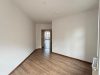 gemütliche 3- Raumwohnung - Maisonette - mit Terrasse und Fahrstuhl ! - Leerer Raum mit Holzboden