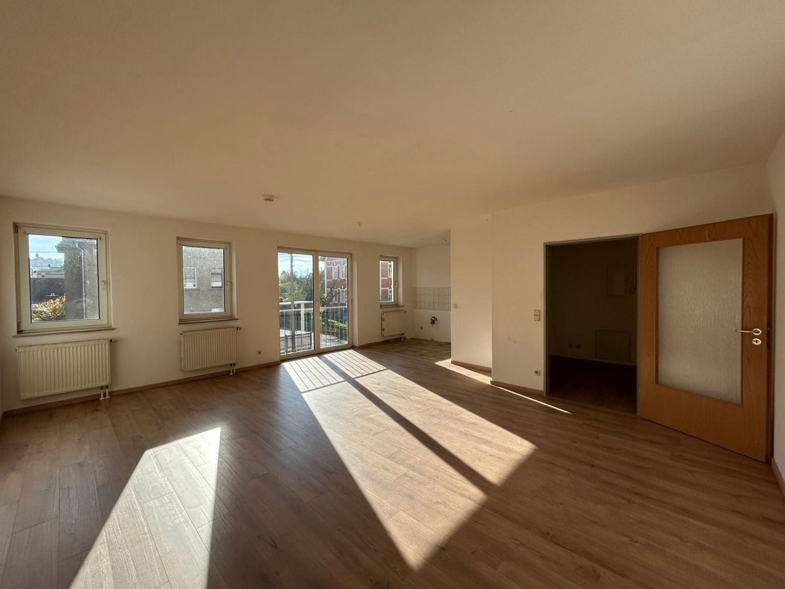 Helle 2-Zimmer-Wohnung mit franz. Balkon und zentraler Lage in Seifhennersdorf 02782 Seifhennersdorf, Etagenwohnung