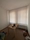 geräumige 2- RWE im Erdgeschoss / Südstadt ! - Helles Zimmer mit Tisch