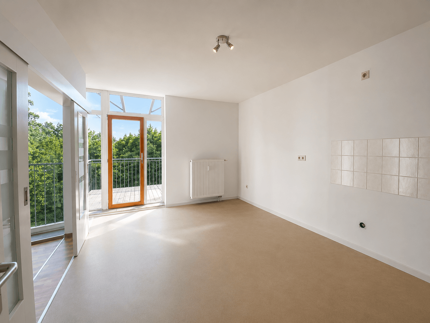 -frisch renovierte ! – 2-Raumwohnung mit Balkon und Stellplatz in Reichenbach! 02894 Reichenbach/Oberlausitz, Etagenwohnung