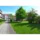 Stabile Kapitalanlage im betreuten Wohnen - charmante 2-Raum-Eigentumswohnung - Gartenansicht Mehrfamilienhaus