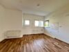 geräumige 3- RWE mit Balkon & Fahrstuhl in einer Mehrgenerationen - Wohnanlage / Königshufen ! - Moderne Küche mit Holzboden